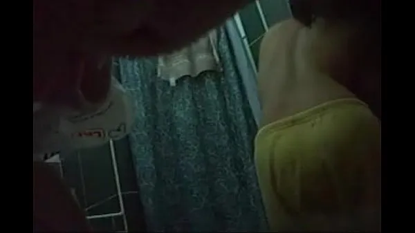 Kuumia Taking a shower lämmintä videota