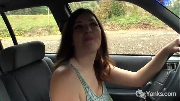 Horúce Busty brunette masturbating in her car teplé videá
