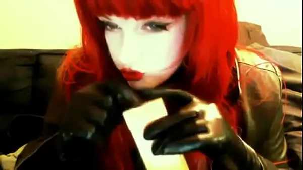Hot goth redhead smoking varme videoer
