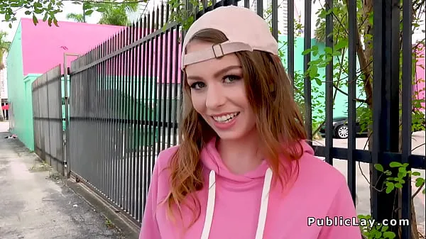 Hotte Teen and fucking in public varme videoer