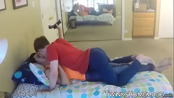 Hot Homemade bareback session with two cute twinks jizzing warm Videos