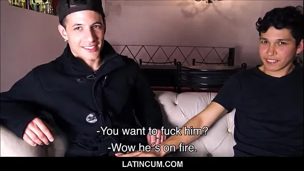 Videos calientes Dos chicos latinos españoles twink reciben un pago para follar delante de un chico de cámara cálidos