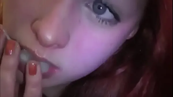 Married redhead playing with cum in her mouth Video ấm áp hấp dẫn