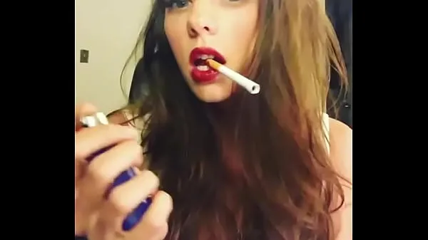 Hot girl with sexy red lips Video hangat yang panas