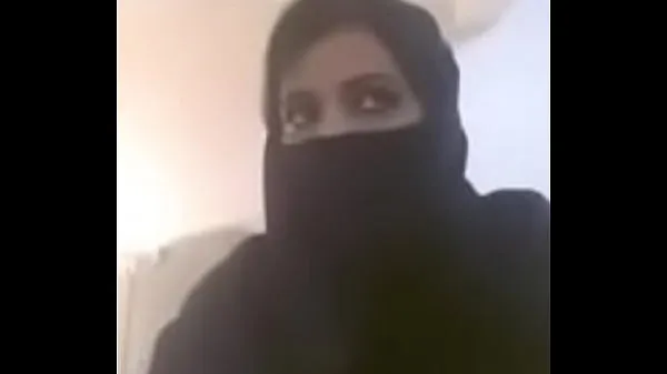 Video panas Muslim hot milf expose her boobs in videocall hangat