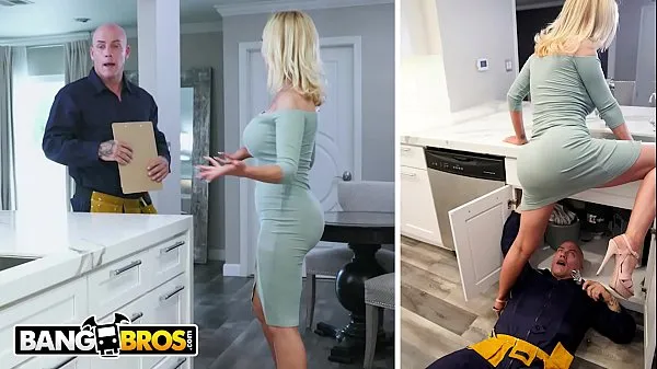 Vídeos quentes BANGBROS - Peituda MILF Nikki Benz deixa cair sua bunda grande no tubo do homem de manutenção quentes