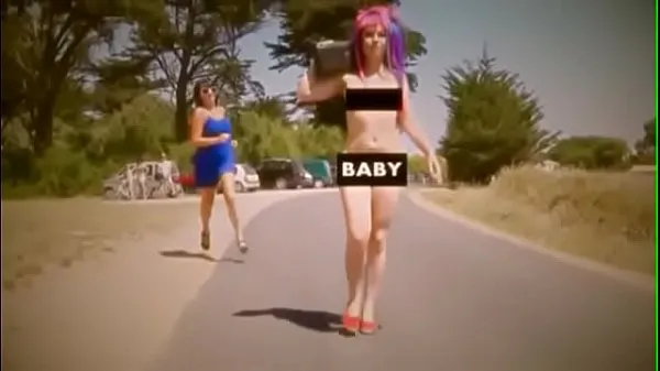 Žhavá b. b. b. - Public Naked zajímavá videa