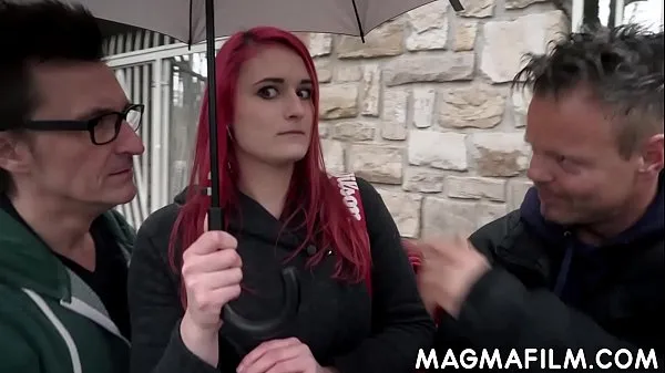Horúce Redhead amateur slut gets her first DP teplé videá