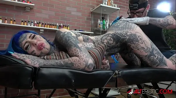 Menő Amber Luke gets a asshole tattoo and a good fucking meleg videók
