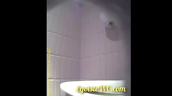 热The camera in the women's toilet filmed the beautiful vaginas of girls close-up热视频