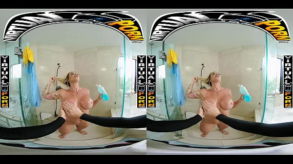 مقاطع فيديو ساخنة Busty Blonde MILF Robbin Banx Seduces Step Son In Shower دافئة