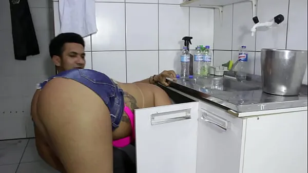 Hot The cocky plumber stuck the pipe in the ass of the naughty rabetão. Victoria Dias and Mr Rola warm Videos