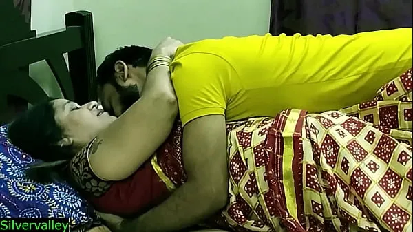 Vroči Indian xxx sexy Milf aunty secret sex with son in law!! Real Homemade sex topli videoposnetki