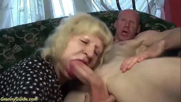 hässliche 85-jährige Oma hart gefickt