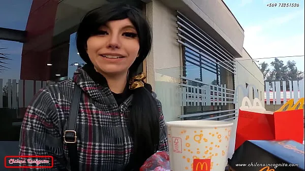 Chaud La célèbre Youtubeuse Latina va chez McDonald's et se retrouve avec de la sauce partout sur elle - "C'EST TRÈS GROS, MET TOUT EN MOI" - BANDE-ANNONCE chaud Vidéos