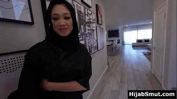 Hotte Muslim girl in hijab asks for a sex lesson varme videoer