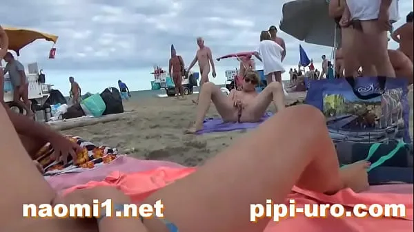 Kuumia girl masturbate on beach lämmintä videota