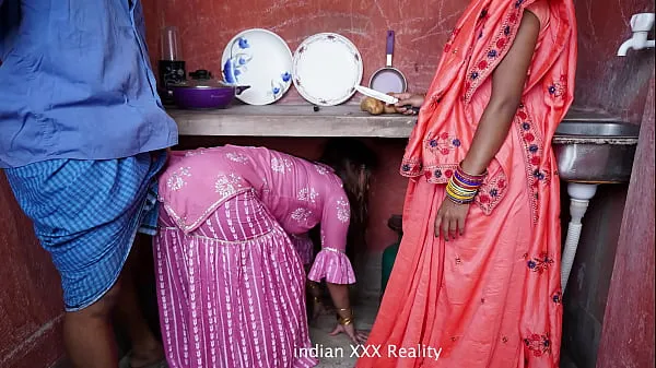 مقاطع فيديو ساخنة Indian step Family in Kitchen XXX in hindi دافئة