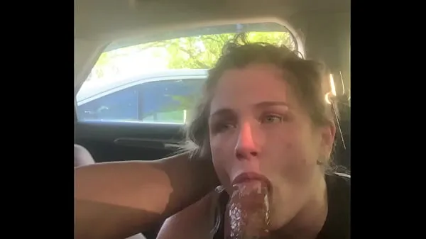 Καυτά Blow job in target parking lot ζεστά βίντεο