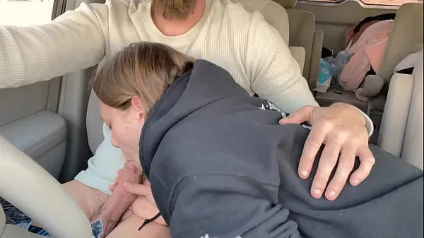 Kuumia Wife Fucked in the Backseat After Road Head lämmintä videota