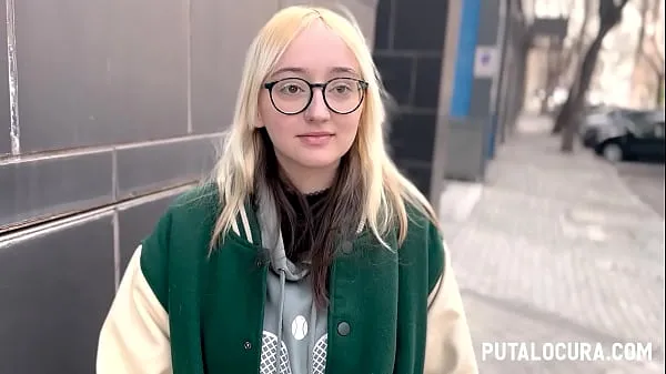 Heiße PutaLocura – Torbe erwischt den blonden Geek EmeJota und fickt siewarme Videos