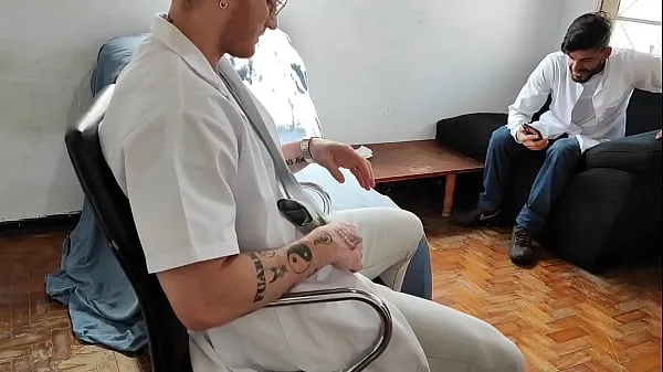 Video panas safada foi no ginecologista e deu para os dois médicos hangat