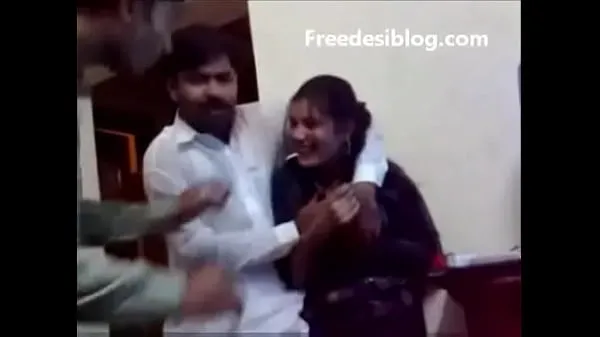 गर्म Pakistani Desi girl and boy enjoy in hostel room गर्म वीडियो